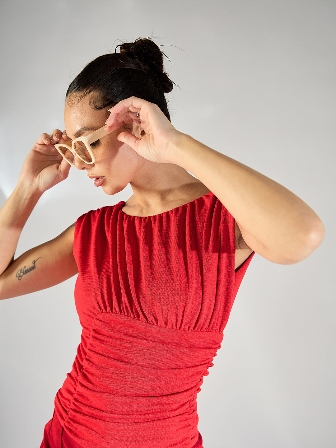 Stretchable Gathered Detailed Boat Neck Top