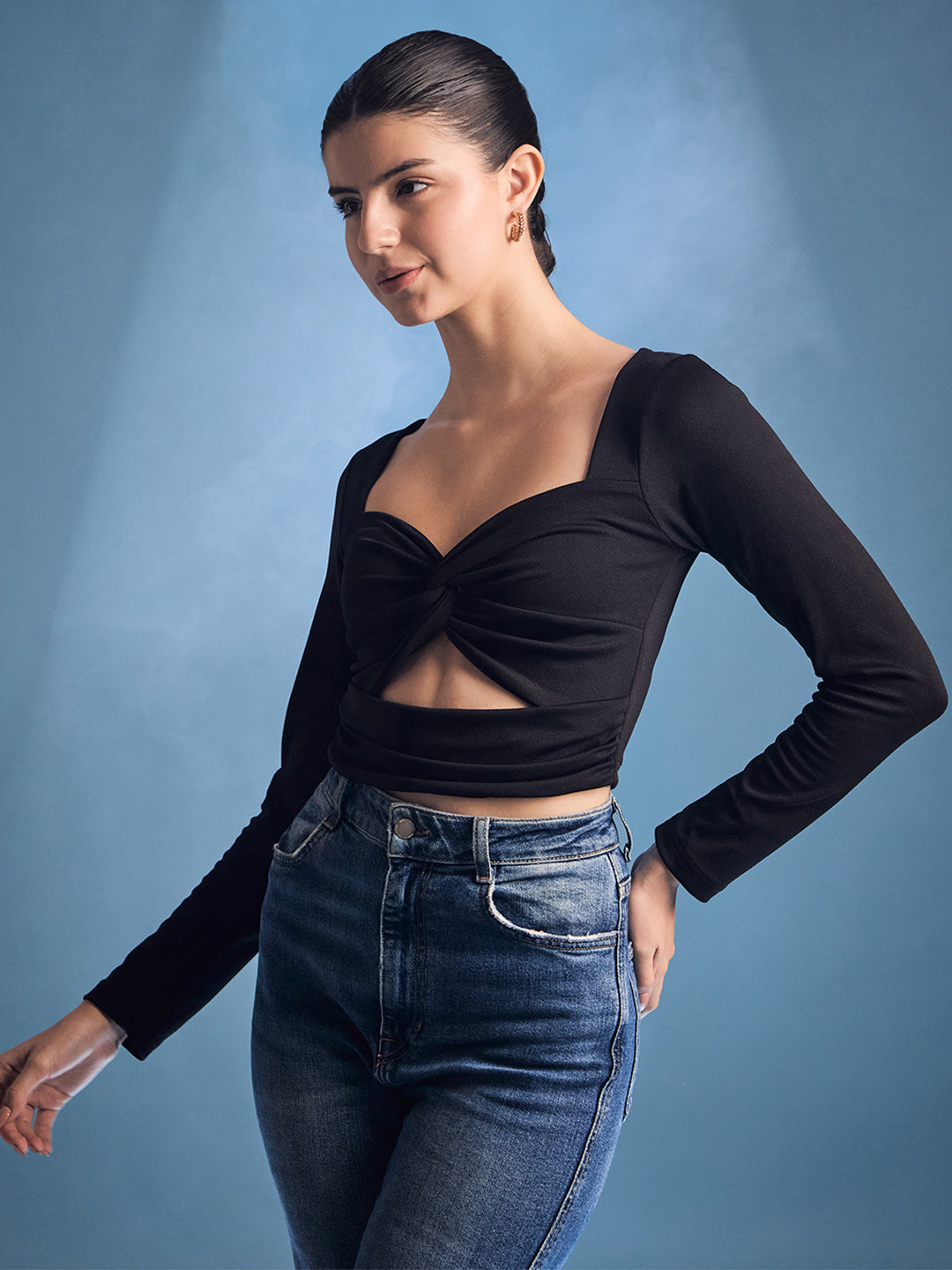 Stretchable Knotted Full Sleeves Crop Top