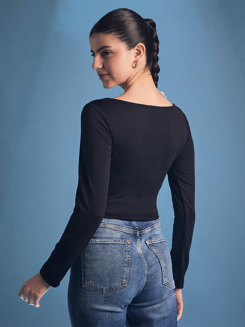 Stretchable Knotted Full Sleeves Crop Top