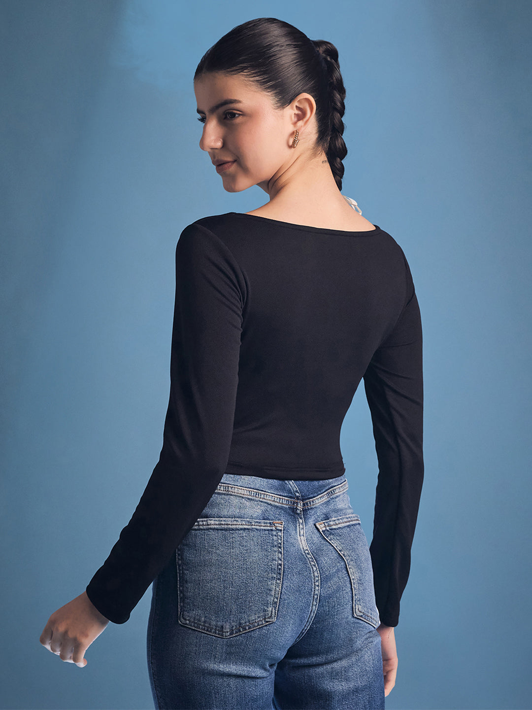 Stretchable Knotted Full Sleeves Crop Top